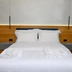Adore Apartment *