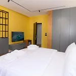 Adore Apartment *