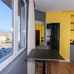 Adore Apartment *