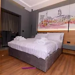 Adore Apartment *