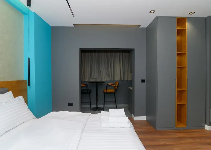 Adore * تيرانا