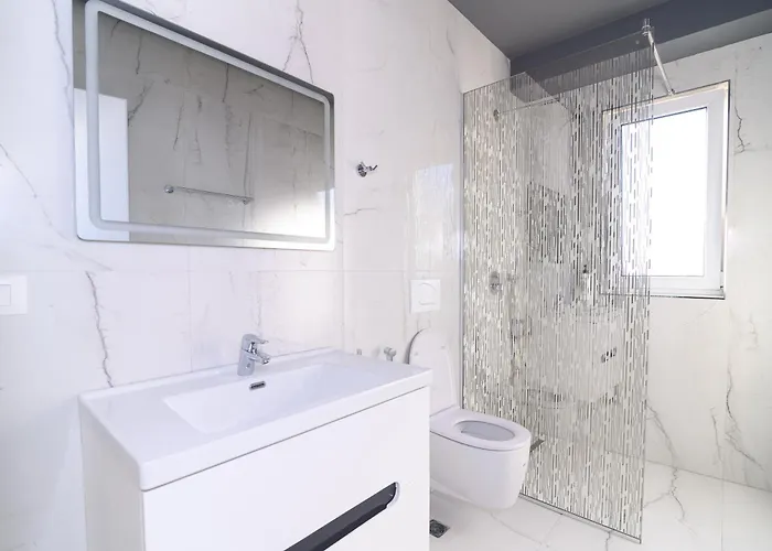 Adore * تيرانا