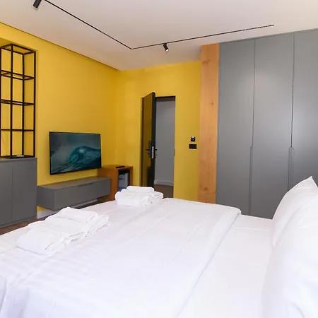 Adore Apartment *