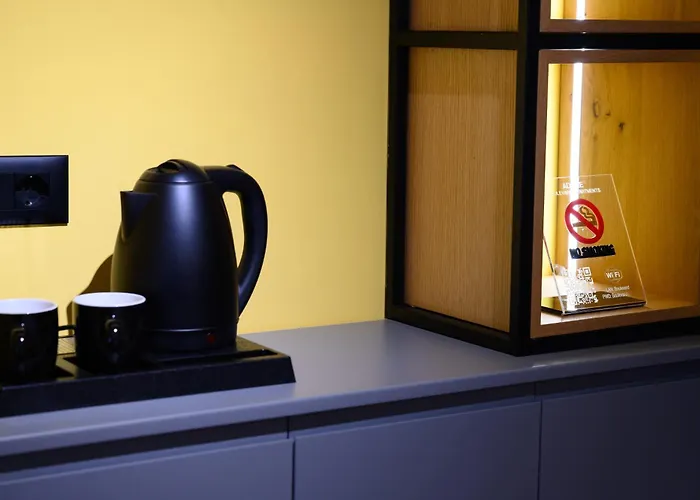 Adore アパート ティラナ