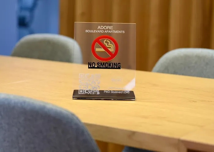 アパート Adore ティラナ