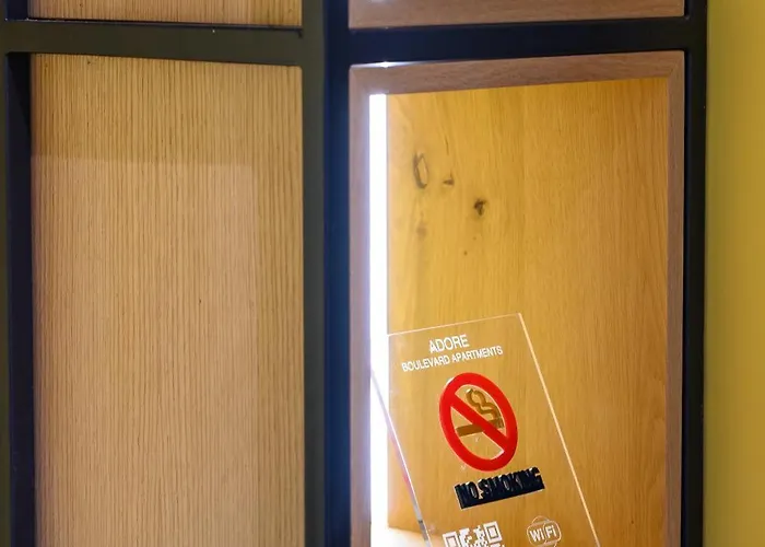 アパート Adore ティラナ