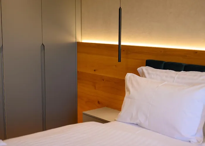 Adore * ティラナ